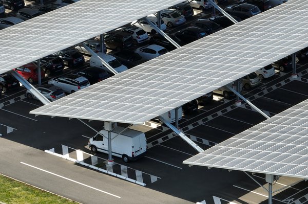 L'avenir des abris de voitures solaires