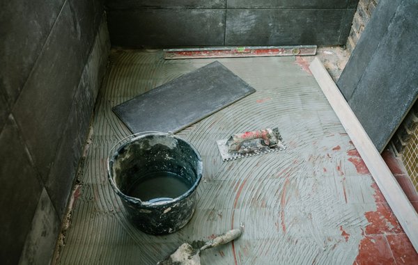 Guide complet : savoir poser votre carrelage de sol comme un pro