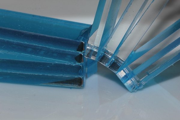 Plexiglass anti-rayure : la solution résistante et transparente